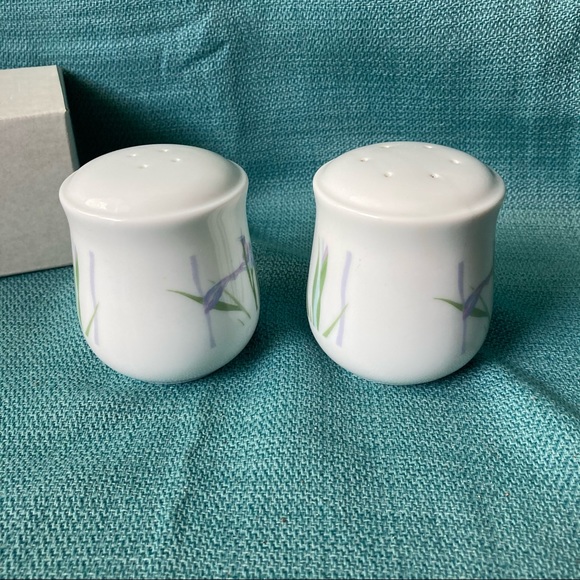 Corelle Decorated Salt & Pepper Shakers Pattern Shadow Iris Floral Design - Picture 3 of 9